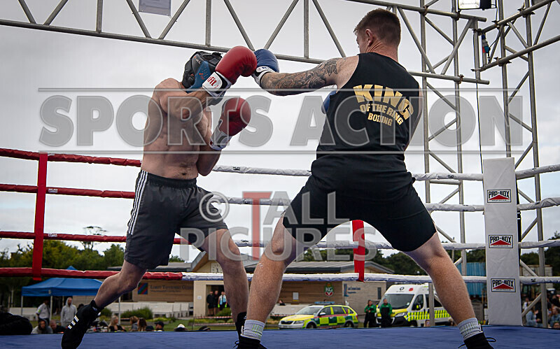 BOUT 11- Roland the Doc Archer v Chris the Trigger ONeil-9 - BOUT 11- Roland 'the Doc' Archer v Chris 'the Trigger' O'Neil