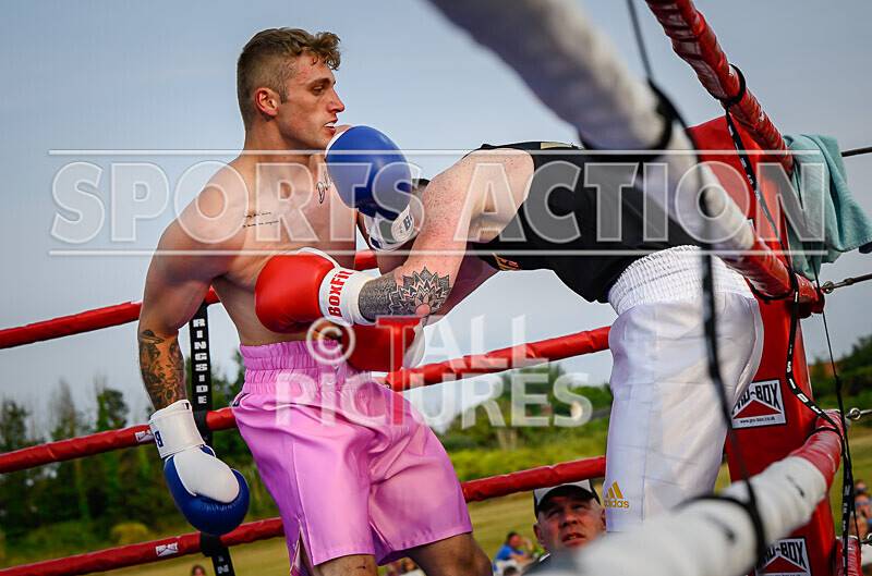 BOUT 11 - Raging Bull Jay Rive v Reece the Bomber Blondel-59 - BOUT 11 - 'Raging Bull' Jay Rive v Reece 'the Bomber' Blondel