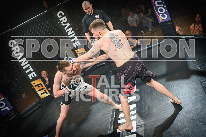 BOUT- 11 - James Jeune v Matt Iwon-29 - BOUT 11 - James Jeune v Matt Iwon