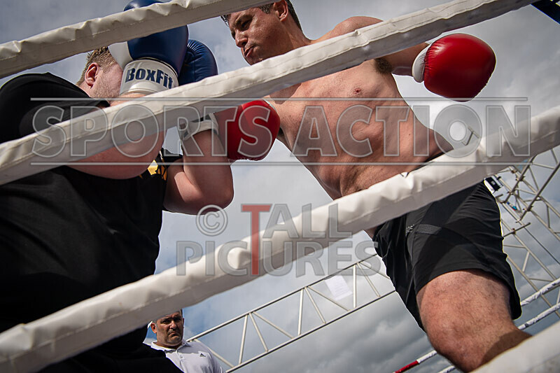 BOUT 4- Rollo 9 and a Half Digits v Tony Foxey Fox-47 - BOUT 4- Rollo '9 and a Half Digits' v Tony 'Foxey' Fox