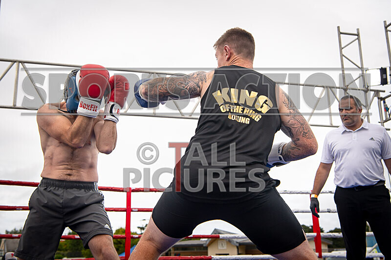BOUT 11- Roland the Doc Archer v Chris the Trigger ONeil-20 - BOUT 11- Roland 'the Doc' Archer v Chris 'the Trigger' O'Neil