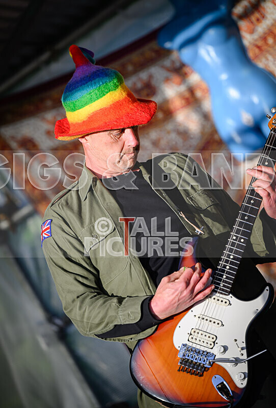 The Bensons-56 - THE BENSONS