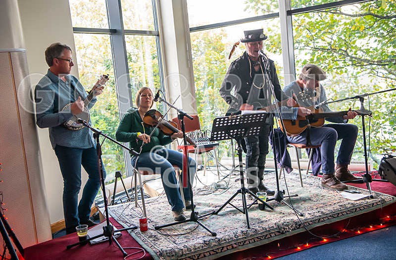 The Crowband-44 - THE ACOUSTIC CAFE