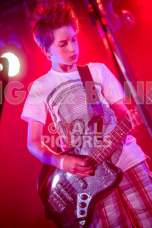 The Minorities-18 - THE MINORITIES