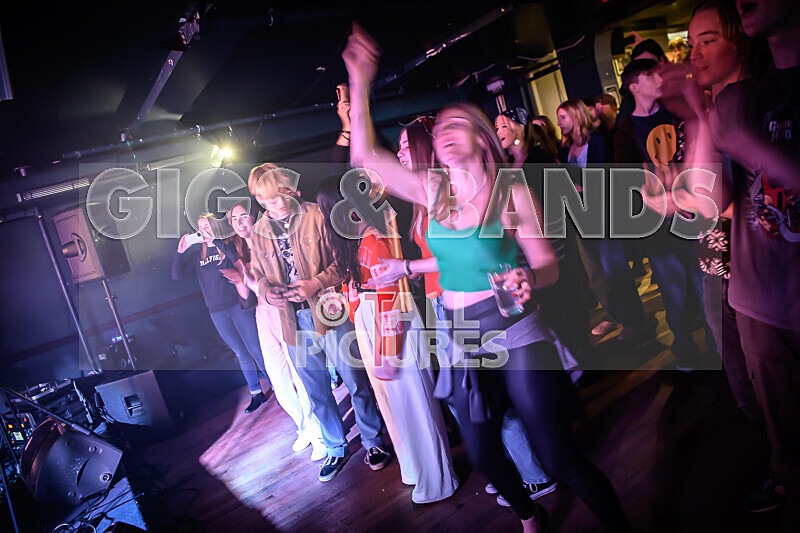 Meenas Weenaz-21 - MEENA'S WEENAZ