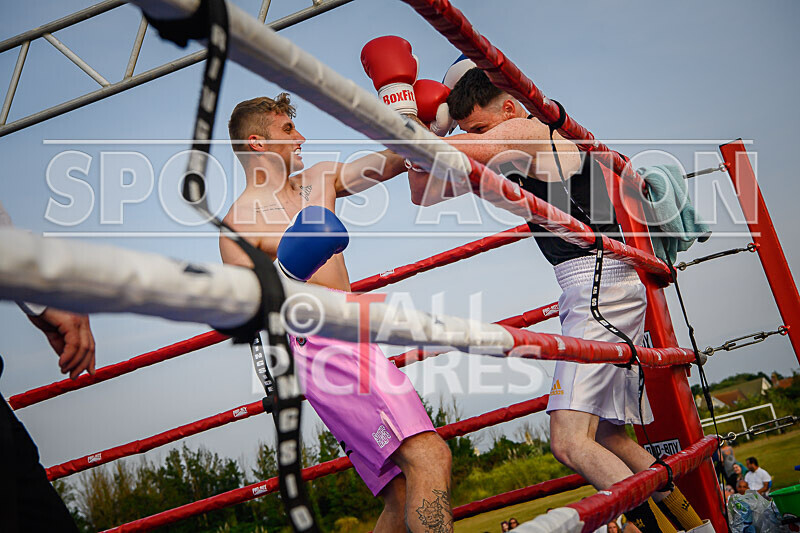 BOUT 11 - Raging Bull Jay Rive v Reece the Bomber Blondel-28 - BOUT 11 - 'Raging Bull' Jay Rive v Reece 'the Bomber' Blondel