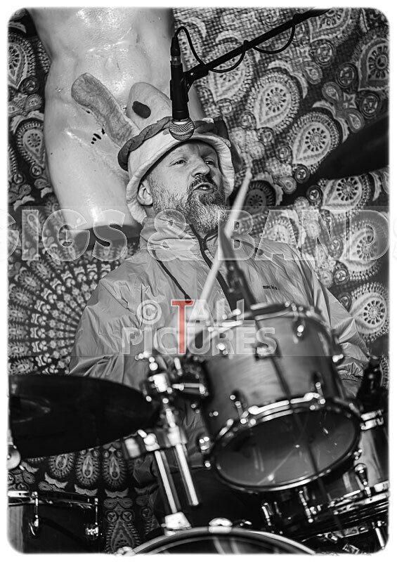 The Bensons-81 - THE BENSONS