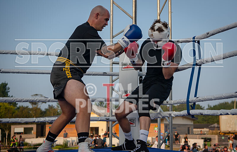 BOUT 12 - Ruairi -the Real Deal- ONeill v Jaques -Sharky- Colley-11 - BOUT 12 - Ruairi 'the Real Deal' O'Neill v Jaques 'Sharky' Colley