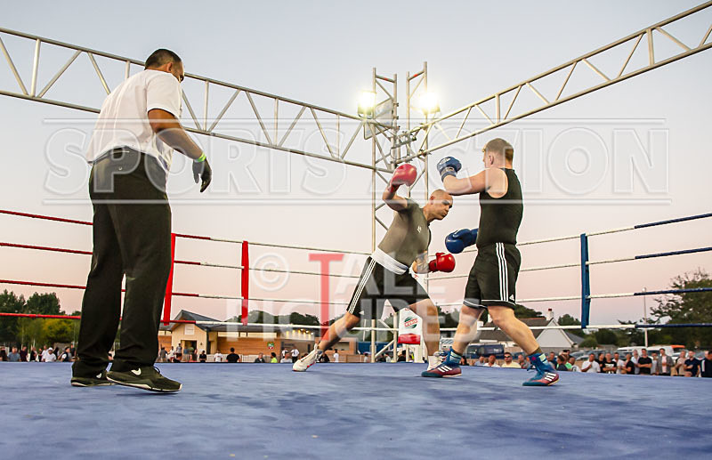 BOUT-15- Greg The Machine Gun Mackenzie v Jaques Big Dogg Colley-13 - BOUT-15: Greg 'The Machine Gun' Mackenzie v Jaques 'Big Dogg' Colley