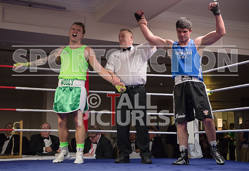 Bout 11 - James Woolnough v Jamie Evans-4 - DINNER BOXING_20-11-2015 - THE PRESS EDIT