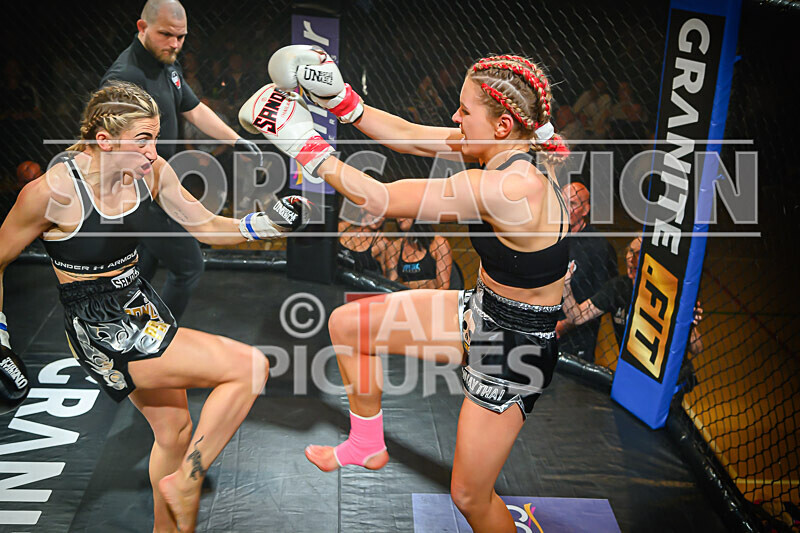 BOUT- 9 - Laura Douglas v Georgia Blumsom-14 - BOUT 9 - Laura Douglas v Georgia Blumsom
