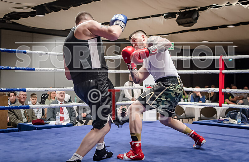 BOUT 10 - Casey De La Mare v Jamie Way-5 - BOUT 10 - Casey De La Mare v Jamie Way