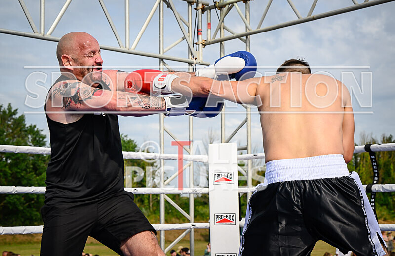 BOUT 5 - Martin the Swinger Budge v Wayne the Renegade Ogier-31 - BOUT 5 - Martin 'the Swinger' Budge v Wayne 'the Renegade' Ogier