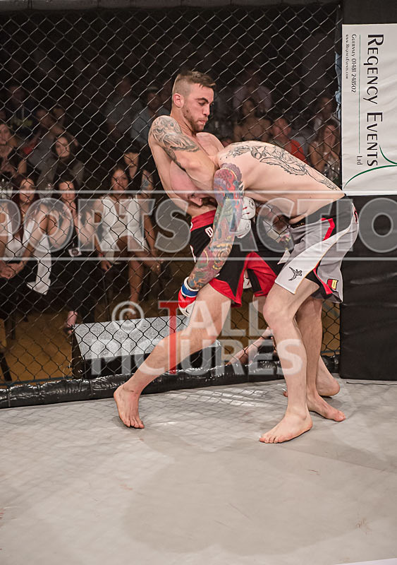 Josh Ozanne v Andrew Reid-22 - BOUT 15