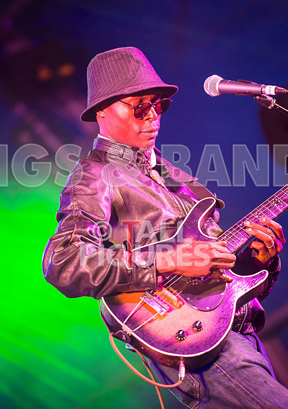 Jupiter  Okwess-32 - JUPITER & OKWESS