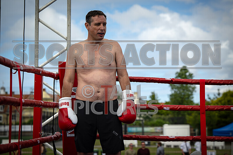 BOUT 4- Rollo 9 and a Half Digits v Tony Foxey Fox-4 - BOUT 4- Rollo '9 and a Half Digits' v Tony 'Foxey' Fox
