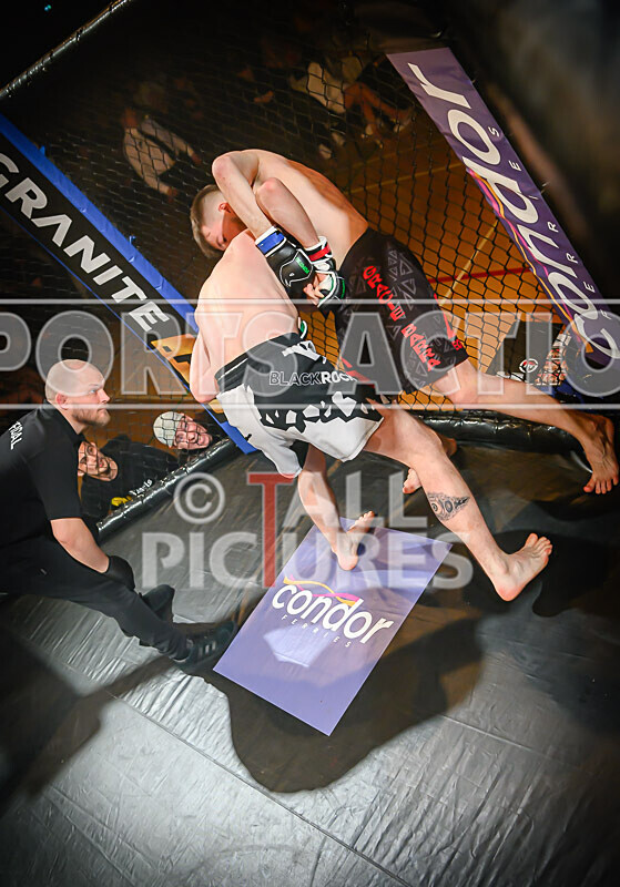 BOUT- 11 - James Jeune v Matt Iwon-59 - BOUT 11 - James Jeune v Matt Iwon