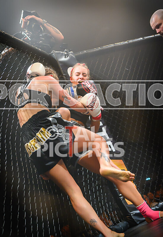 BOUT- 9 - Laura Douglas v Georgia Blumsom-27 - BOUT 9 - Laura Douglas v Georgia Blumsom