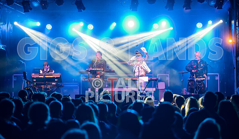 Fade2Grey-422 - FADE2GREY