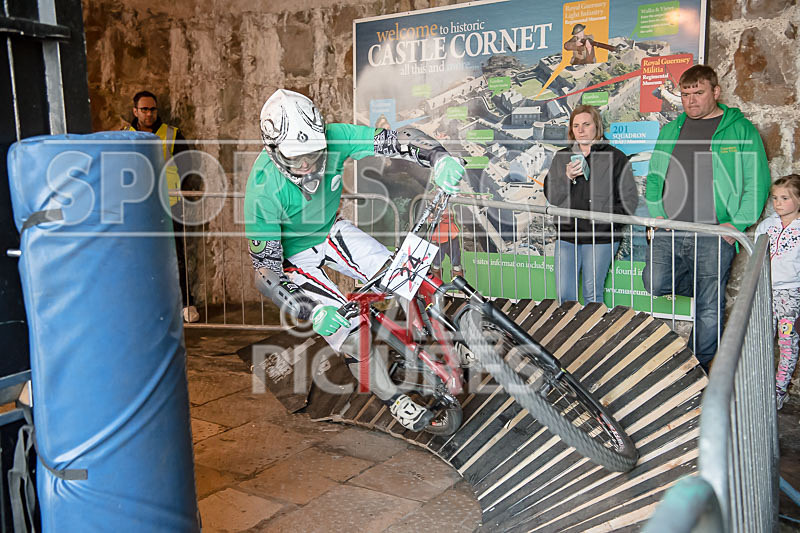 Conquer the Castle_2016-10 - CONQUER THE CASTLE 2016