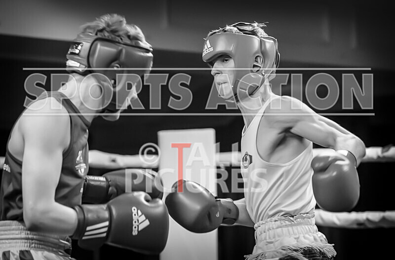 BOUT- 5 - Arnie Watson v Ryan Henry-9 - BOUT 5 - Arnie Watson v Ryan Henry