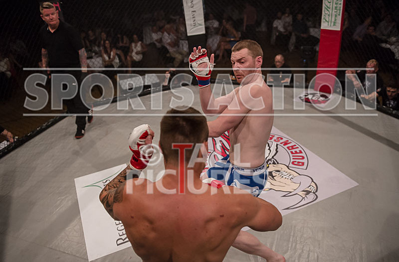 James Mapley v Chris Burton-25 - BOUT 14