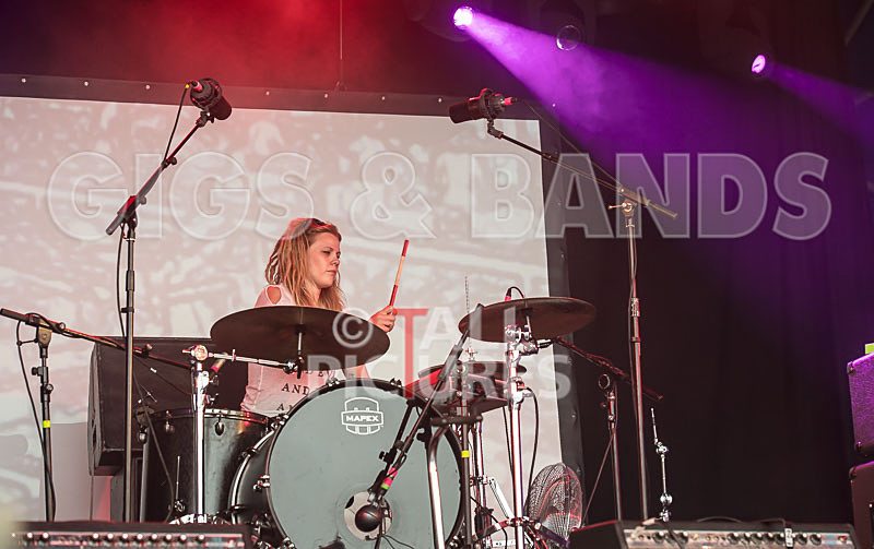 She Drew the Gun-19 - SHE DREW THE GUN