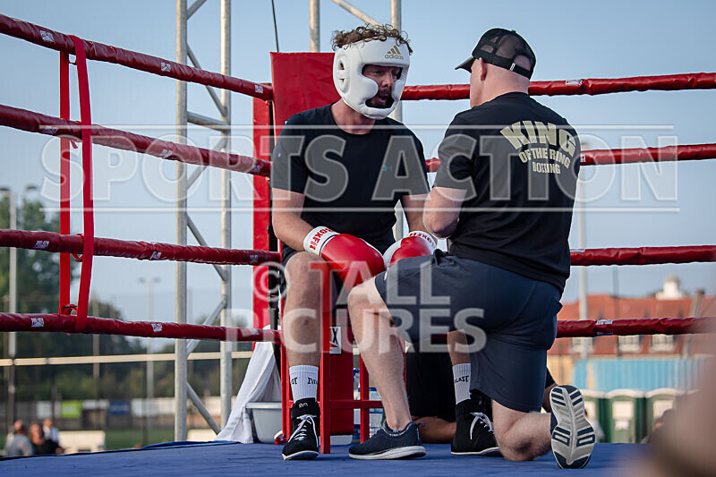 BOUT 12 - Ruairi -the Real Deal- ONeill v Jaques -Sharky- Colley-15 - BOUT 12 - Ruairi 'the Real Deal' O'Neill v Jaques 'Sharky' Colley