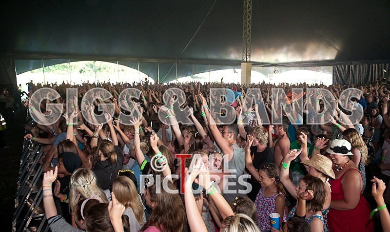 Guernsey Festival Scene-54 - THE GUERNSEY FESTIVAL ATMOSPHERE AND SCENE