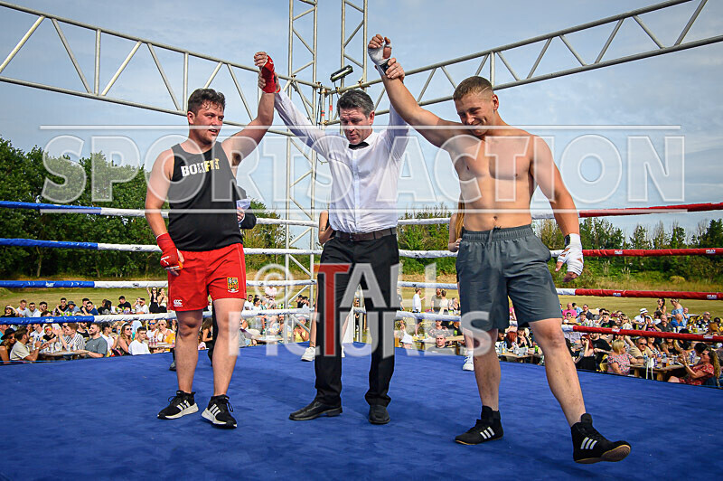 BOUT 4 - Sam Kamikazae Kissack v Charlie White-43 - BOUT 4 - Sam 'Kamikazae' Kissack v Charlie White