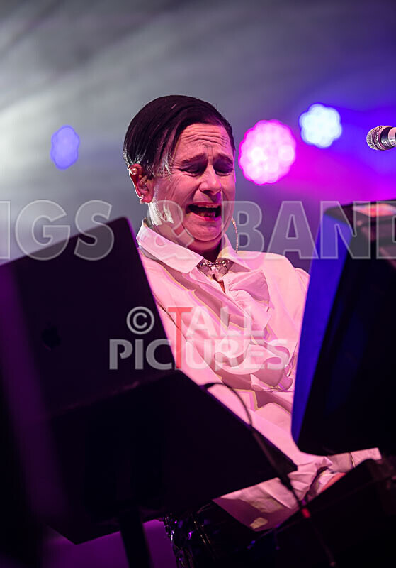 Fade2Grey-460 - FADE2GREY