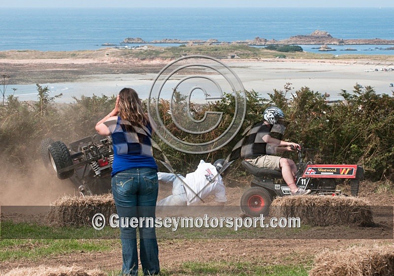 Mower Race Crash-2 - HOGWASH 2009 - SCENE