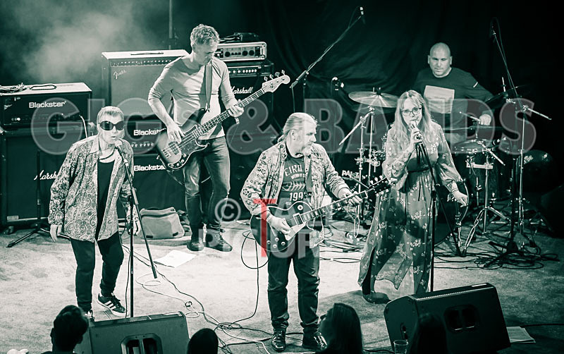 The Sacred Hearts-6 - THE SACRED HEARTS