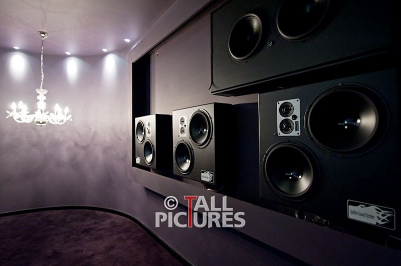 Avolution_Photoshoot-7-8 - CINEMA ROOM