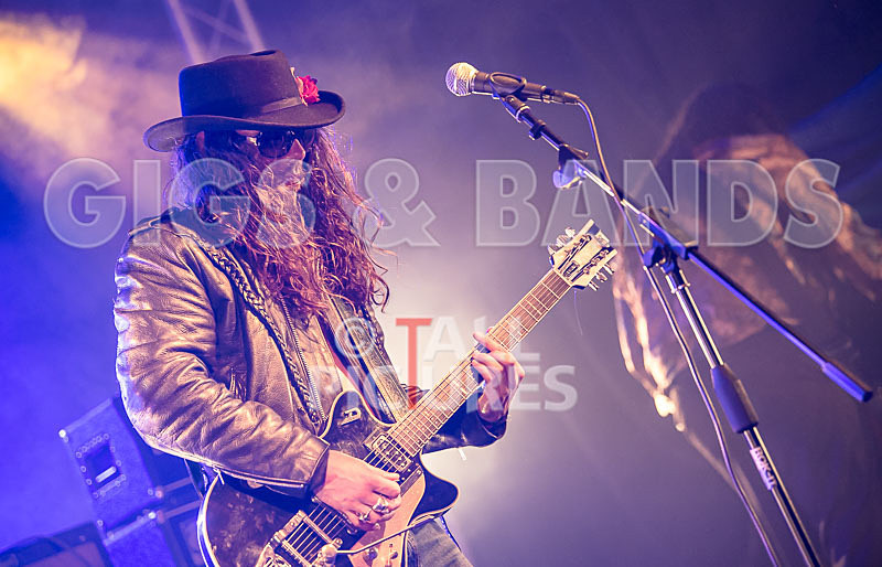 Johnny Cage and the Voodoo Groove-25 - JOHNNY CAGE AND THE VOODOO GROOVE