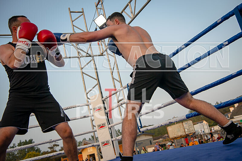 BOUT 15 - Alec -the Bomber- Bailey v Owen Poynder-16 - BOUT 15 - Alec 'the Bomber' Bailey v Owen Poynder