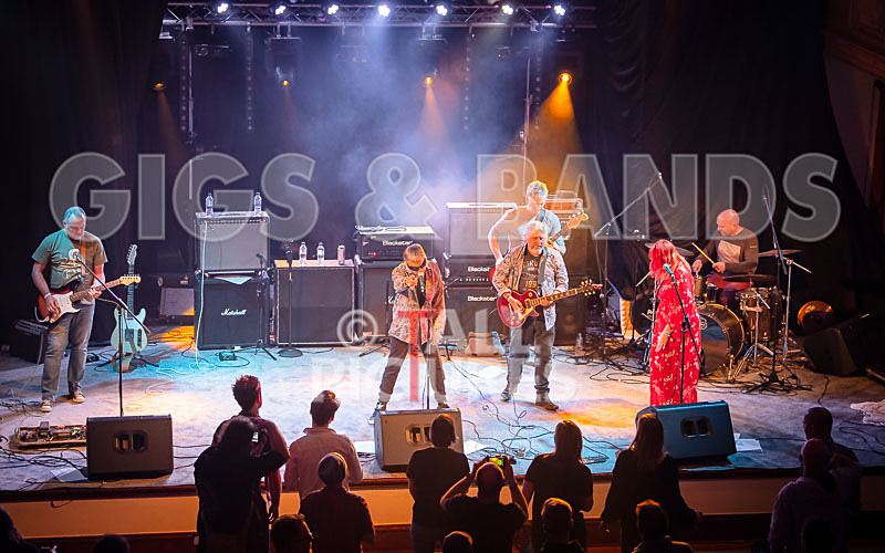 The Sacred Hearts-15 - THE SACRED HEARTS