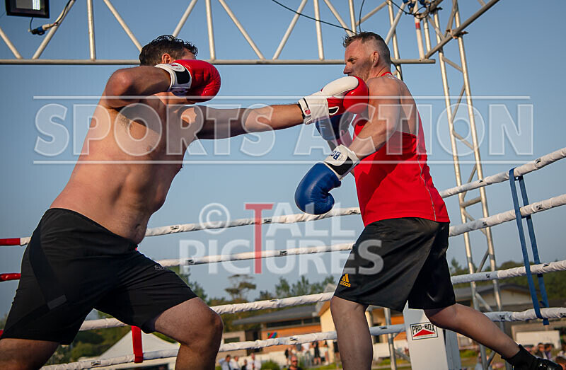 BOUT 11 - Rolo -9 and a Half Digits De Saumarez v Darren -the Executio - BOUT 11 - Rollo '9 and a Half Digits' De Saumarez v Darren 'the Executioner' Etasse