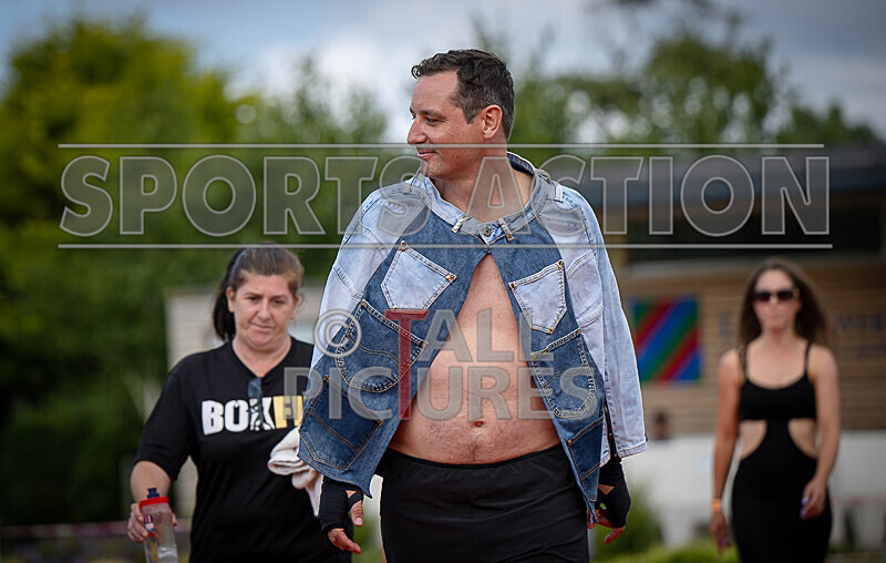 BOUT 4- Rollo 9 and a Half Digits v Tony Foxey Fox-3 - BOUT 4- Rollo '9 and a Half Digits' v Tony 'Foxey' Fox