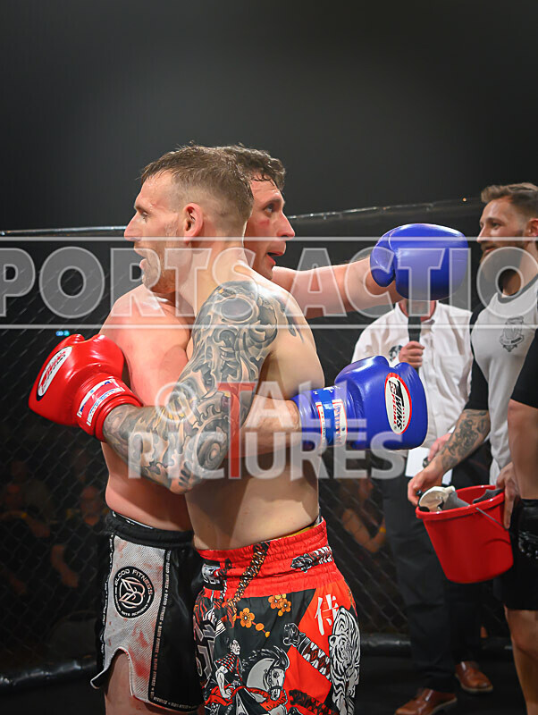 BOUT- 10 - Johan Pols v Ralph Pickering-68 - BOUT 10 - Johan Pols v Ralph Pickering