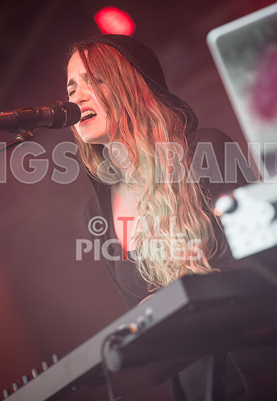 She Drew the Gun-24 - SHE DREW THE GUN