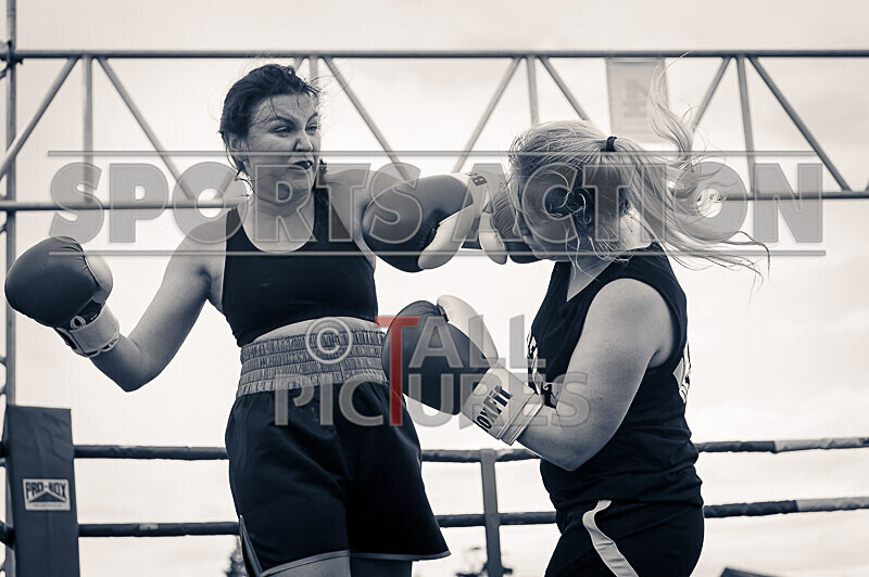BOUT 9- Lauren Thunder Damage Hallett v Dee the Machine Marsden-42 - BOUT 9- Lauren 'Thunder Damage' Hallett v Dee 'the Machine' Marsden