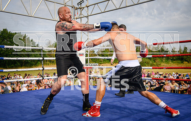 BOUT 5 - Martin the Swinger Budge v Wayne the Renegade Ogier-42 - BOUT 5 - Martin 'the Swinger' Budge v Wayne 'the Renegade' Ogier