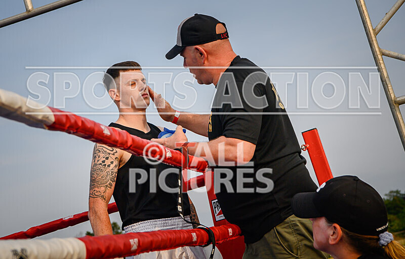 BOUT 11 - Raging Bull Jay Rive v Reece the Bomber Blondel-12 - BOUT 11 - 'Raging Bull' Jay Rive v Reece 'the Bomber' Blondel