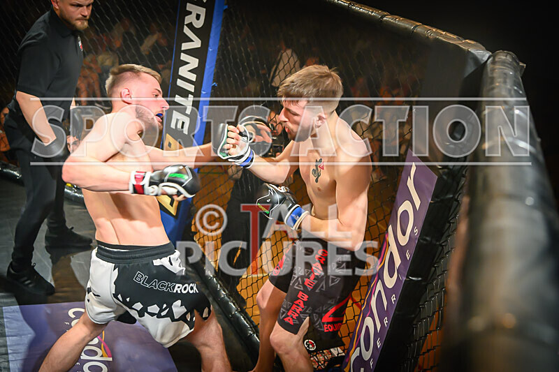 BOUT- 11 - James Jeune v Matt Iwon-15 - BOUT 11 - James Jeune v Matt Iwon