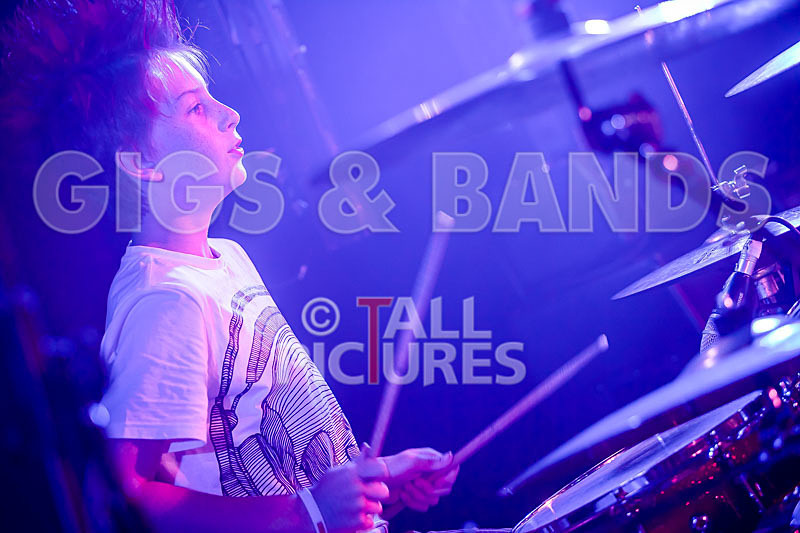 The Minorities-21 - THE MINORITIES