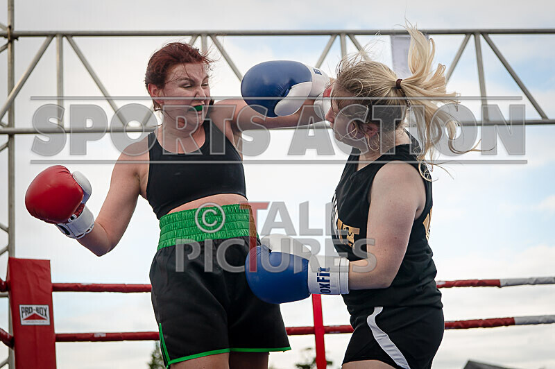 BOUT 9- Lauren Thunder Damage Hallett v Dee the Machine Marsden-13 - BOUT 9- Lauren 'Thunder Damage' Hallett v Dee 'the Machine' Marsden