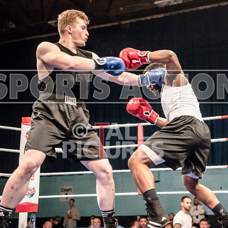 BOUT-10_Obile Botchway v Miles Horn-18 - BOUT-10_Obile Botchway v Miles Horn