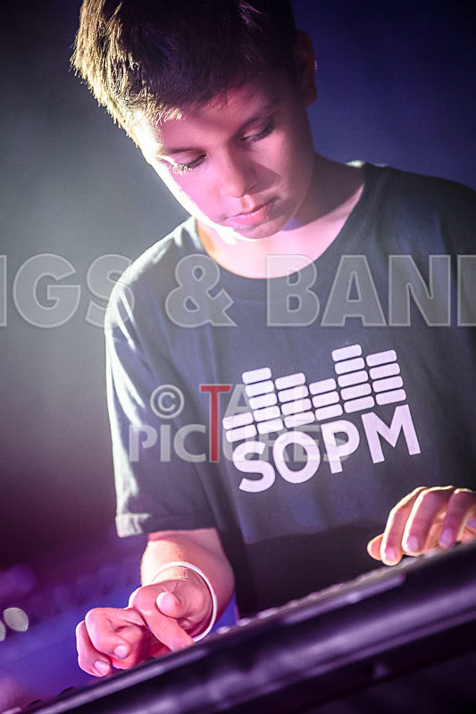 The Goo Fighters-29 - THE GOO FIGHTERS