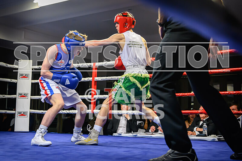 BOUT- 5 - Arnie Watson v Ryan Henry-29 - BOUT 5 - Arnie Watson v Ryan Henry